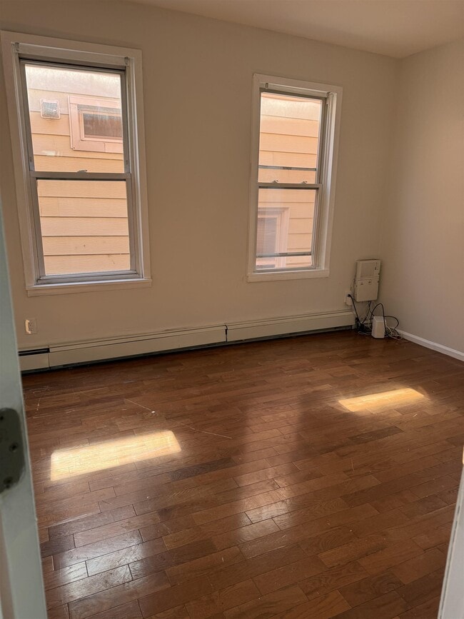 Building Photo - 54 Gates Ave