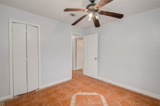 Building Photo - 811 W 7th St