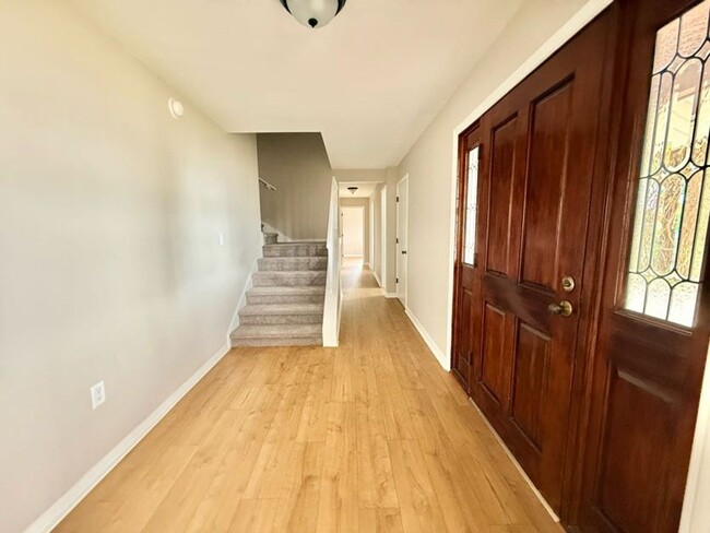 Building Photo - Large and Stunning 2700sqft Newly Renovated 3BR 3BTH!