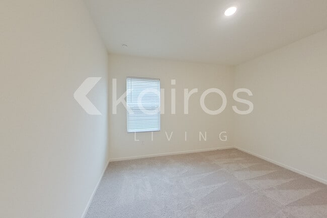 Building Photo - 631 Castillo Dr