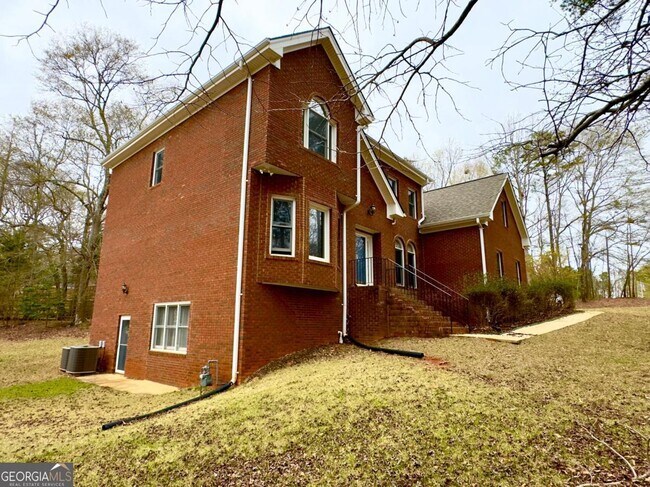 Building Photo - 219 Deerhill Dr