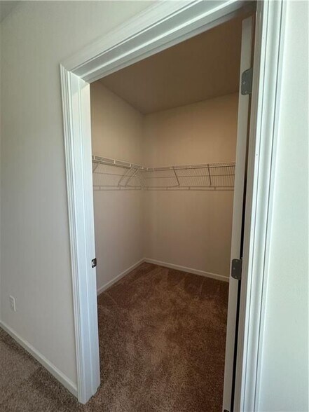 Building Photo - 620 Summerfield Ln NW