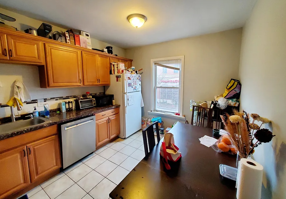 Building Photo - 17 Aspinwall Ave