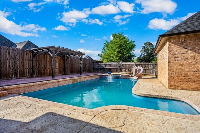 Building Photo - 404 NW 76th- Hot new listing!