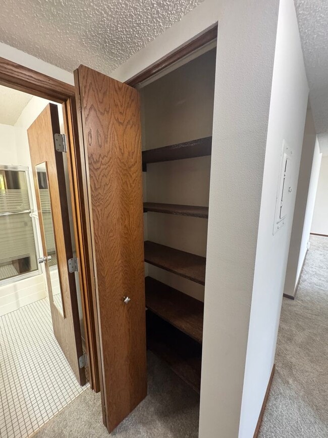 Building Photo - NOVEMBER MOVE-IN SPECIAL for qualified app...