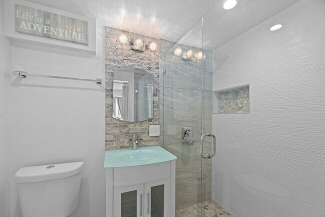 Building Photo - 641 Walther Way