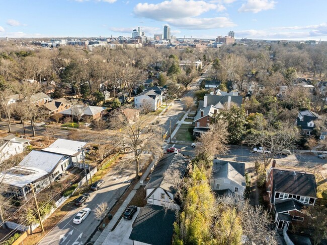 Building Photo - Stunning Fully Renovated 5-Bedroom Home in...