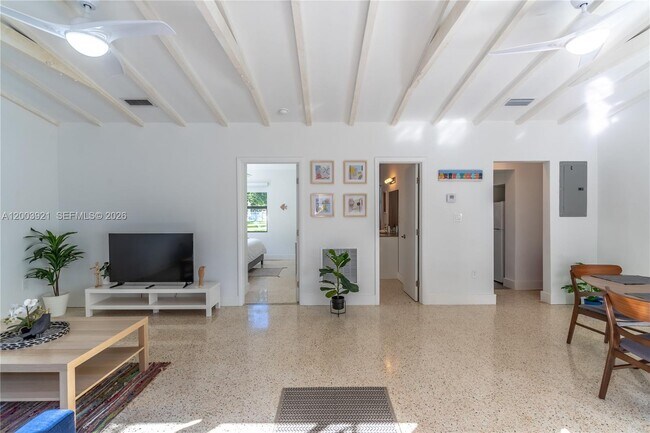 Building Photo - 12344 NE 9th Ave