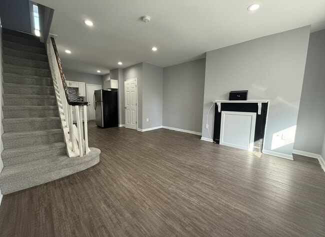 Building Photo - 210 Horton St