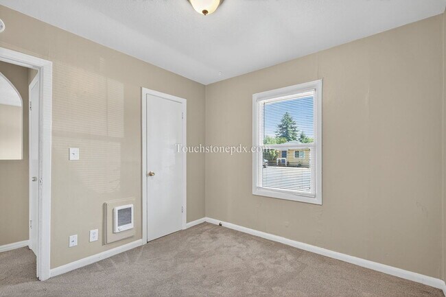 Building Photo - 7349 SE Evergreen St