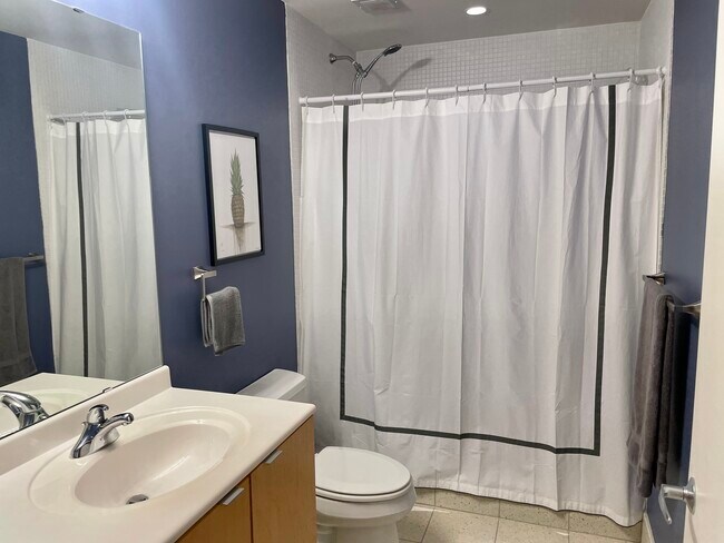 Building Photo - 929 Portland Ave