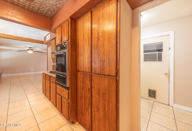 Building Photo - 3021 Fierro Dr
