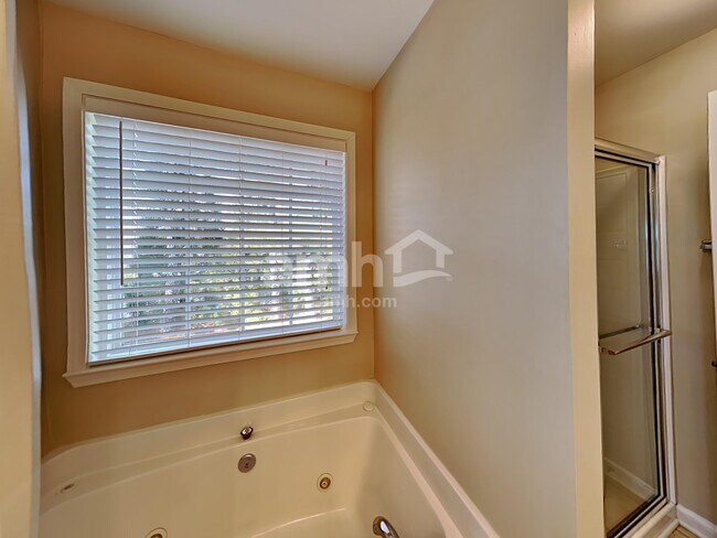 Building Photo - 183 Diamond Ridge Ave