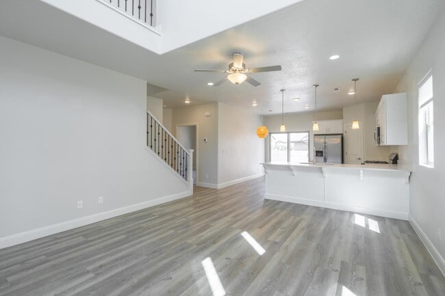 Building Photo - 548 N 550 W