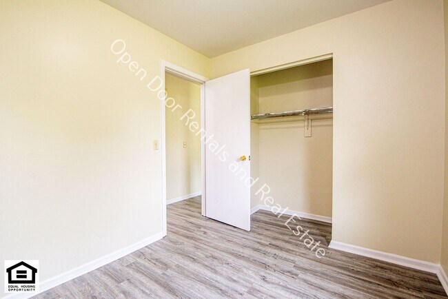 Building Photo - New Home in Kendallville now ready for rent!!
