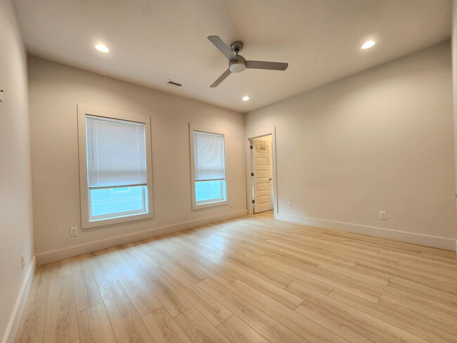 Building Photo - Gulf Shores 2/2.5 cottage available now