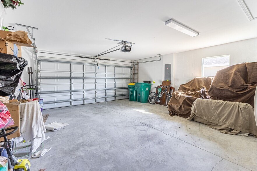 Building Photo - Move-In Ready 4-Bedroom Home with Modern Furnishings in Rotonda West