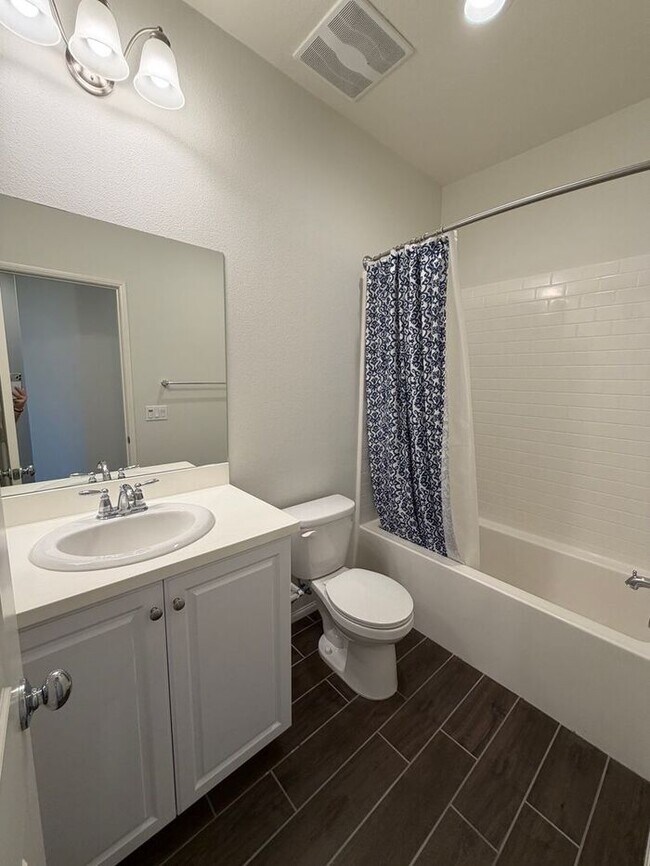 Building Photo - Luxury Townhome for Lease in Rancho Cucamonga