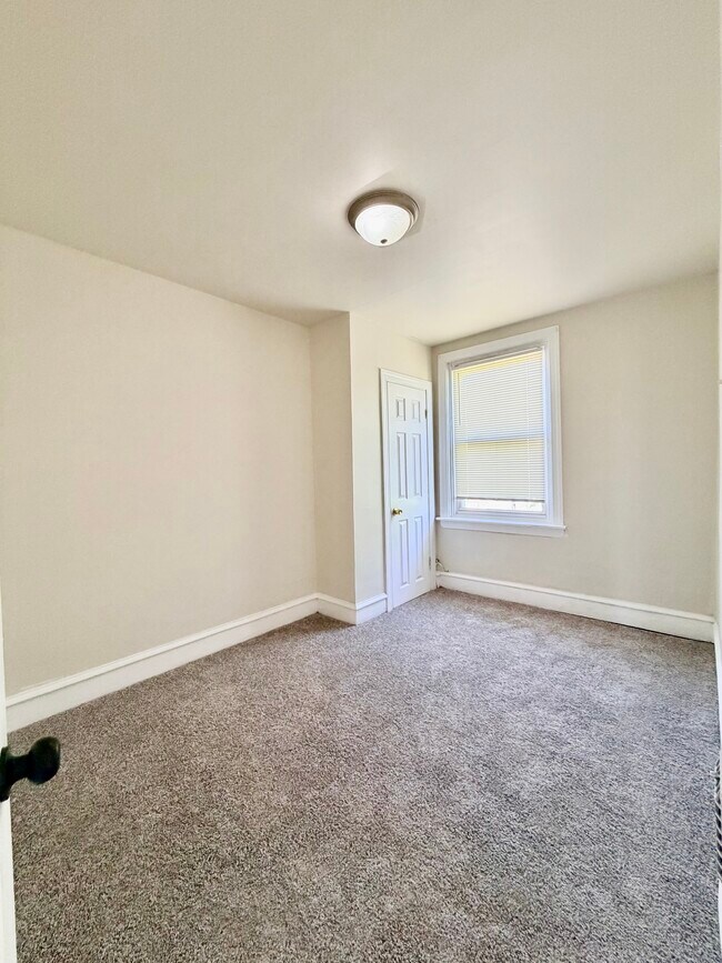 Building Photo - 2657 Bonnaffon St