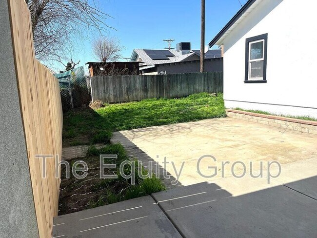 Building Photo - 303 Riverside Dr