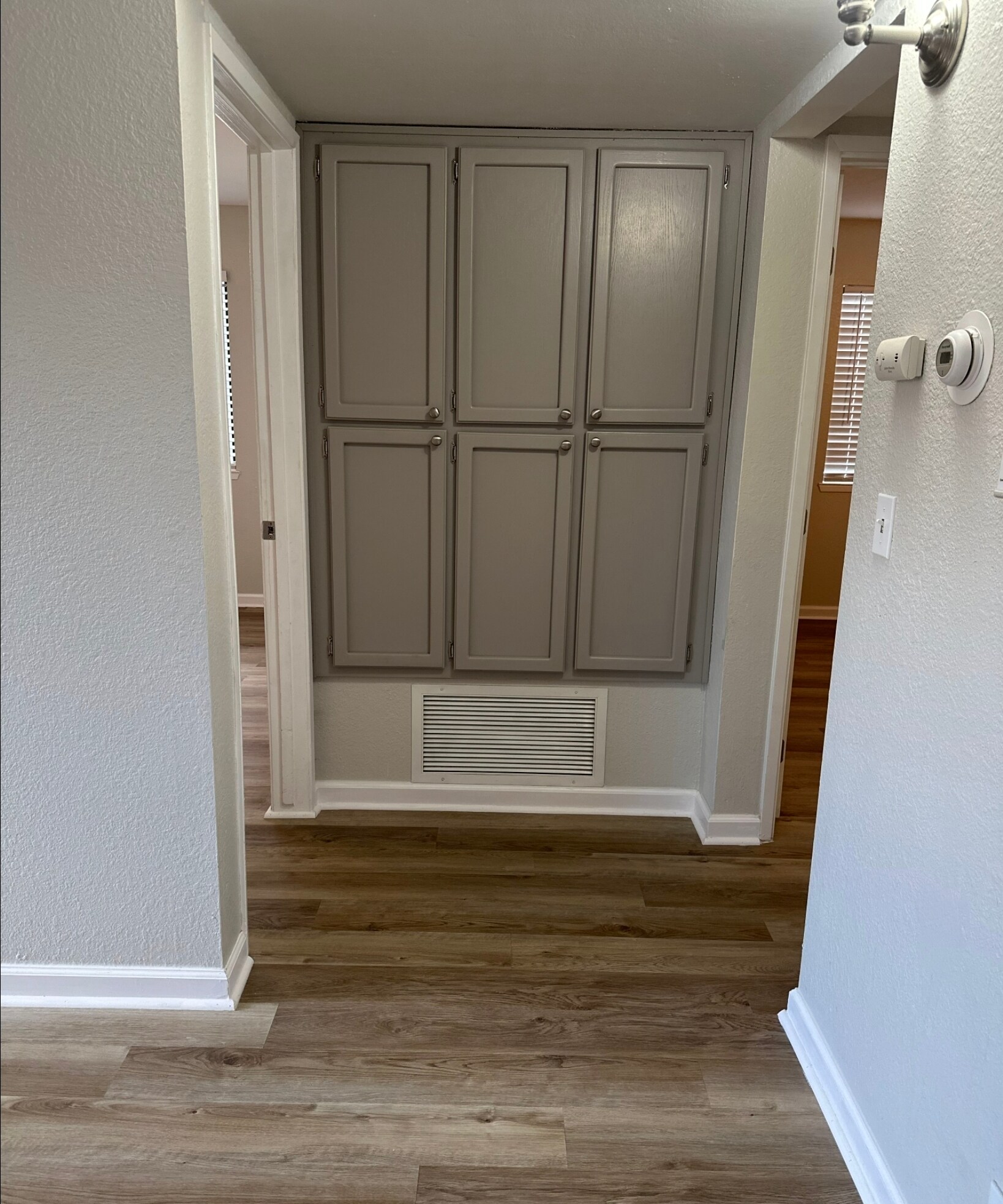 Building Photo - 429 S Sunset St