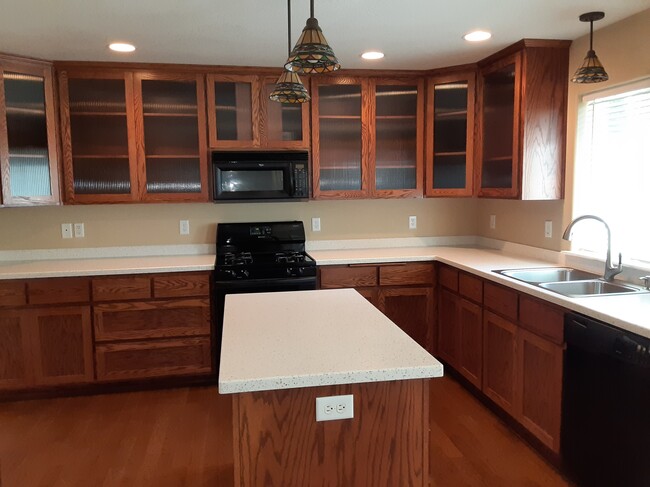 Building Photo - 657 Spring Valley Dr