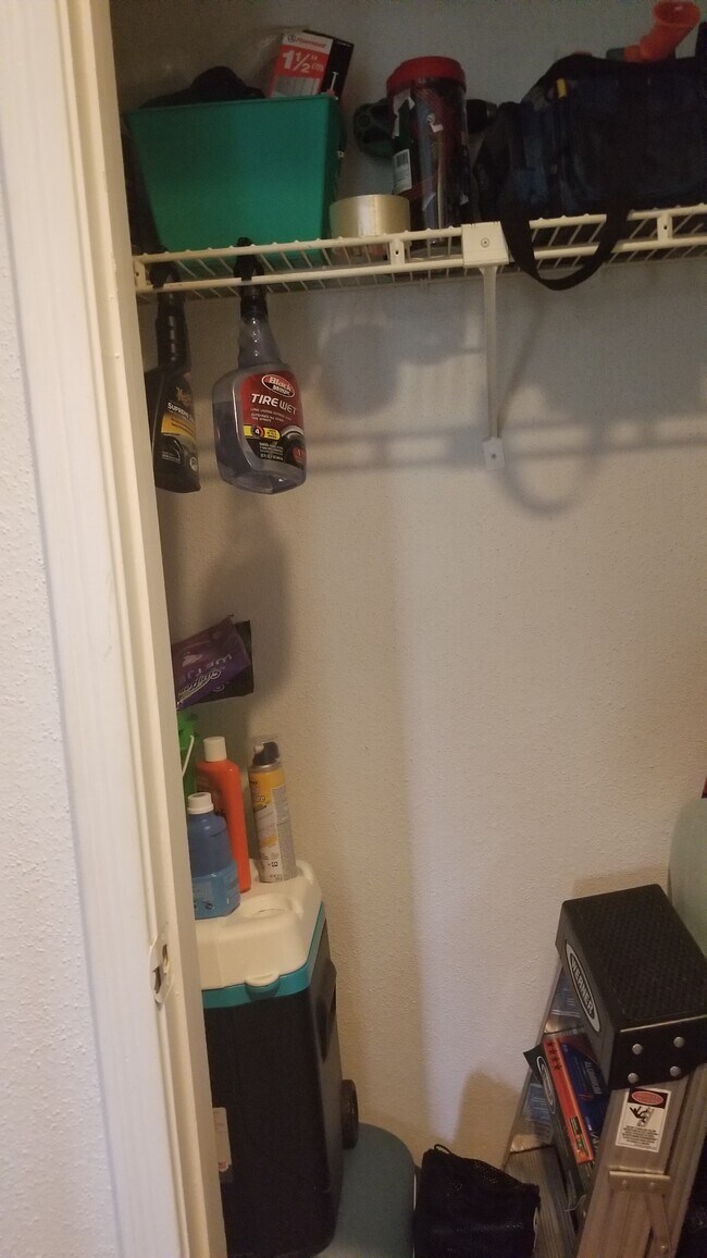 Building Photo - 977 Riverside Dr