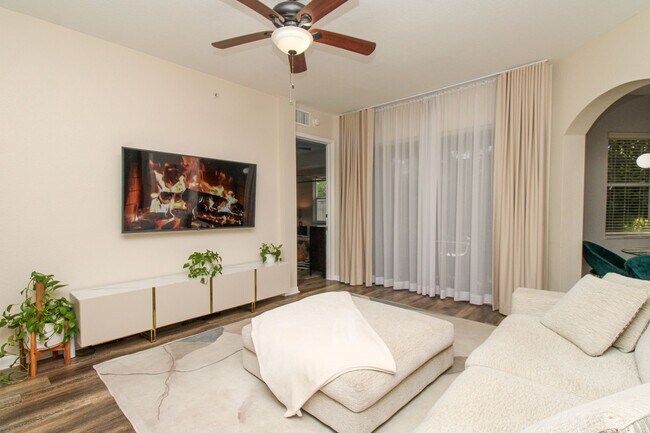 Building Photo - MARIPOSA ** SEASONAL (90 DAY MINIMUM STAY)...