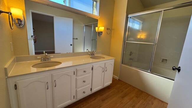 Building Photo - 649 Daffodil Dr