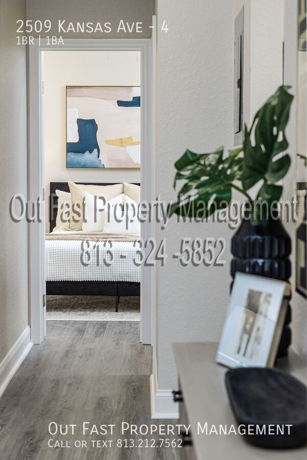 Building Photo - 2509 W Kansas Ave