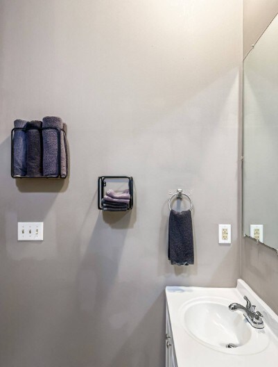 Building Photo - 805 Scott St