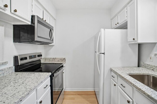 Building Photo - 10955 Wurzbach Rd