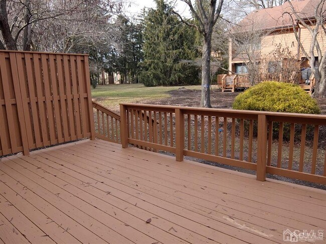Building Photo - 35 Sayre Dr
