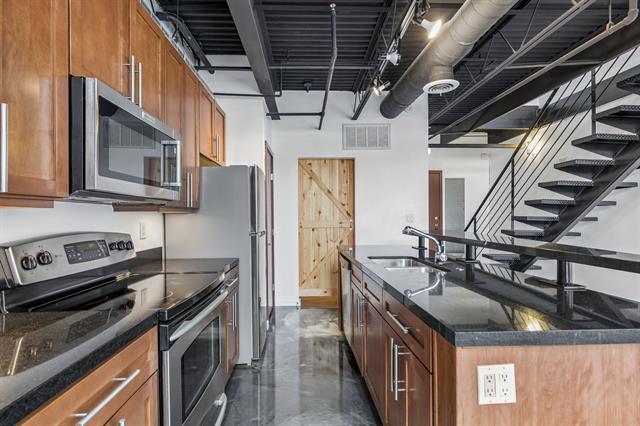 Building Photo - 3110 Thomas Ave