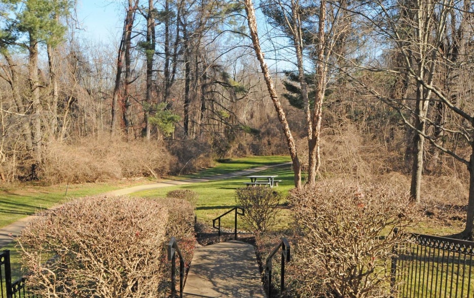 Walking Path - 1581 Spring Gate Dr