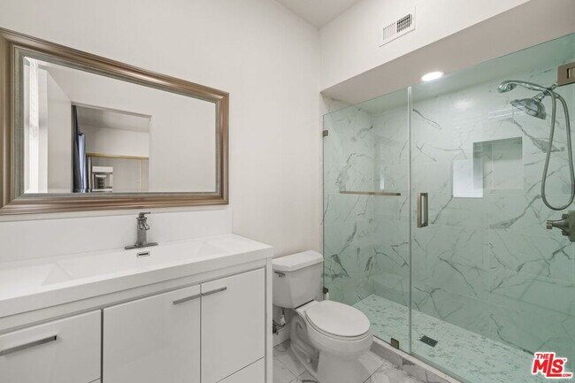 Building Photo - 1210 Kings Rd