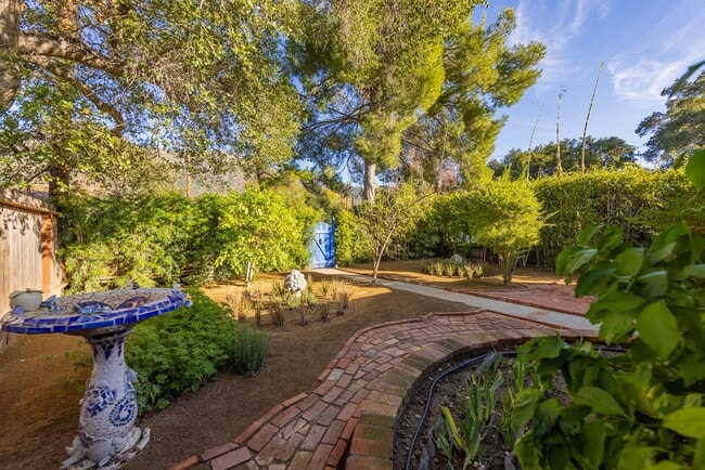 Building Photo - Prime Ojai Location!