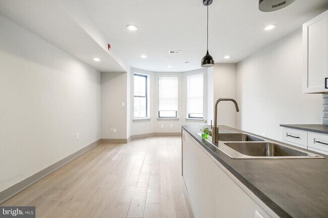 Building Photo - 3339 Ridge Ave