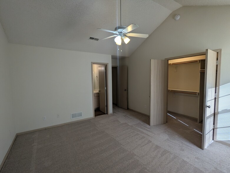 Master Bedroom - 203 W Nicholas Dr