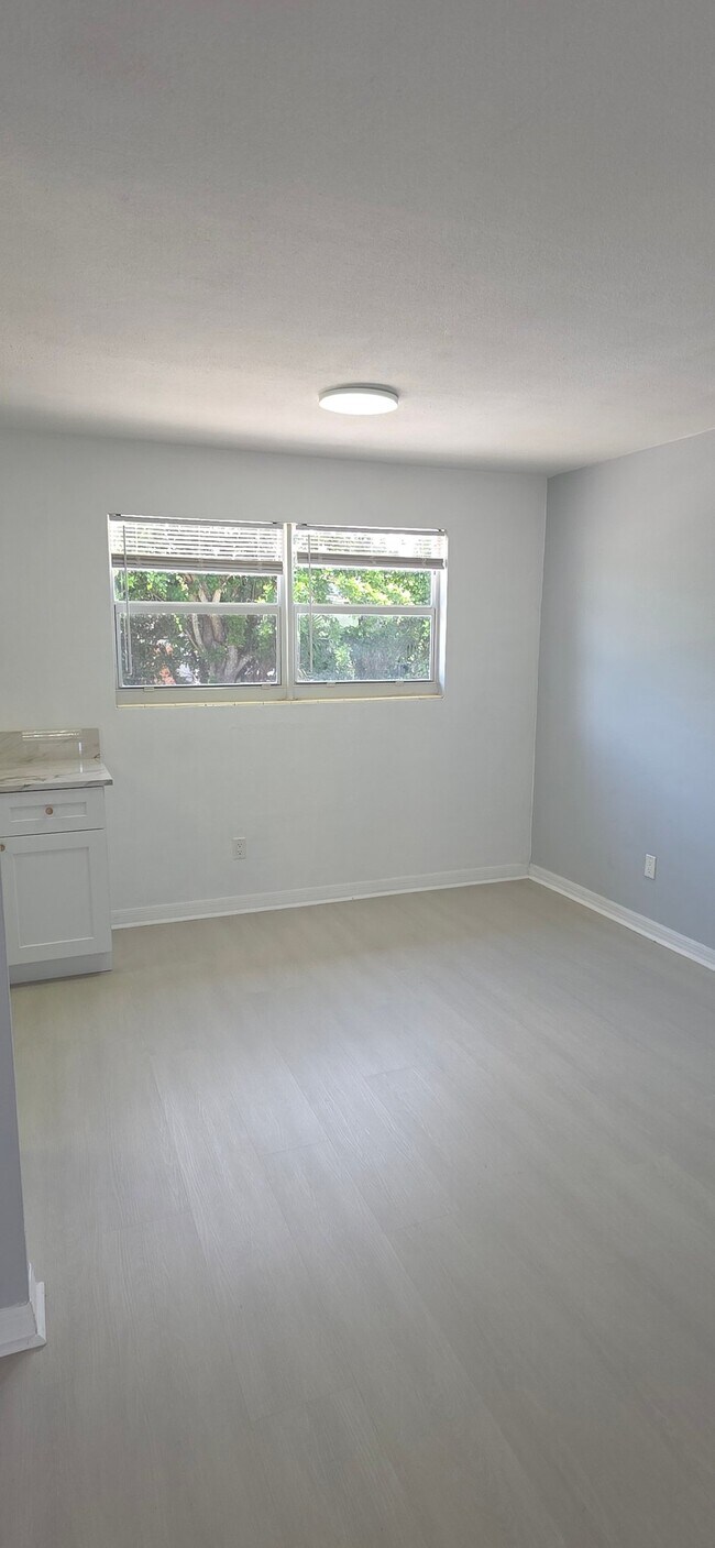Building Photo - 1047 Japonica Ln