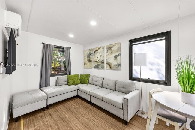 Building Photo - 5511 Woodland Ln