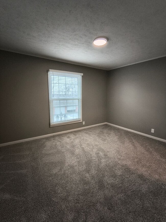 Building Photo - HUGE 2 Bedroom and Bathroom Apartment in East CB!