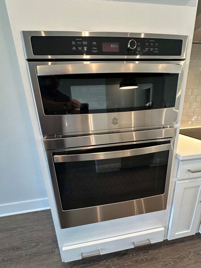 Building Photo - For Rent: Luxurious Short Pump Condo at Ga...