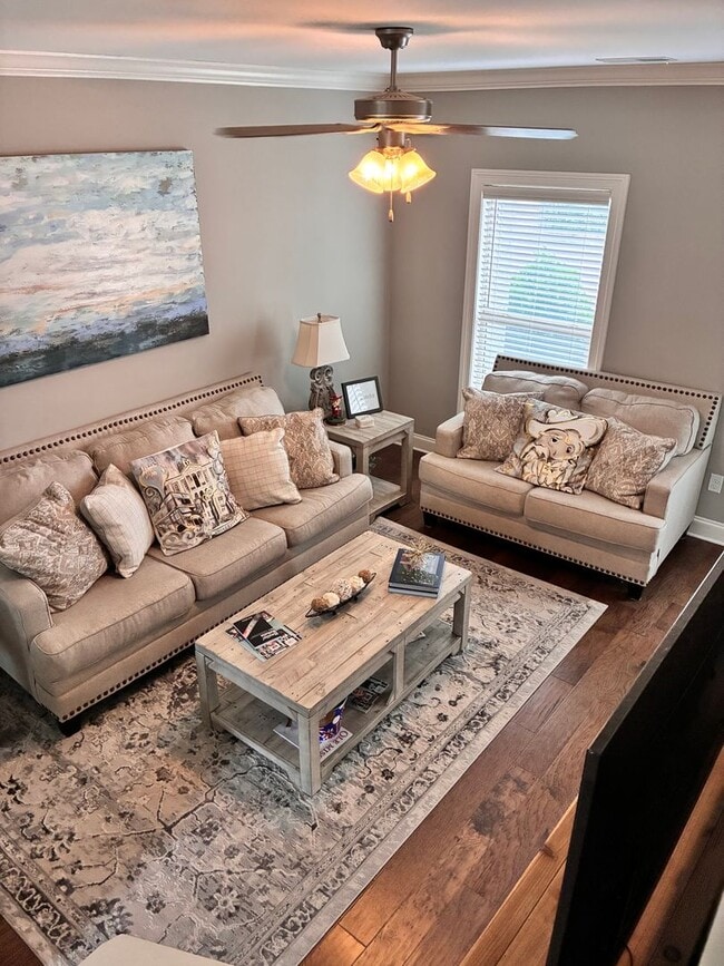 Building Photo - 4 bed 4.5 bath unit in West End neighborhood!
