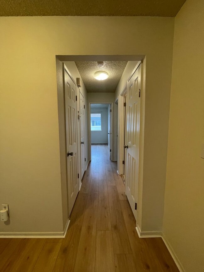 Building Photo - Delightful 2 Bedroom! Recently Updated!! Move In Special!!!