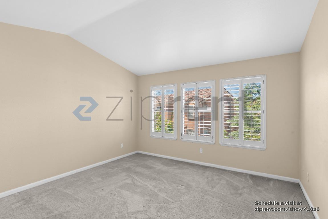 Building Photo - 439 Sandhurst Dr