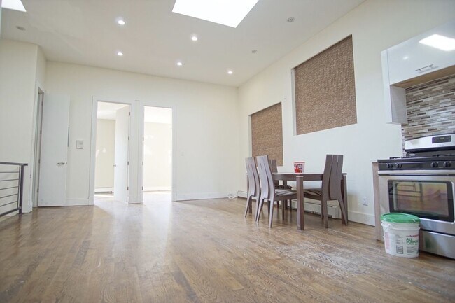 Building Photo - 88 Harman St