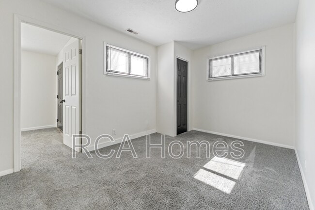 Building Photo - 947 Albany St