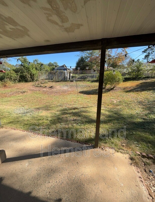 Building Photo - 2714 Cranbrook Dr