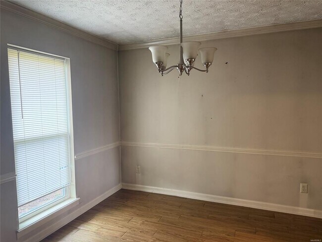 Building Photo - 803 Summer Ln